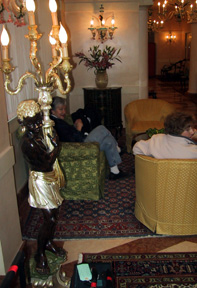 Otello statue in lobby